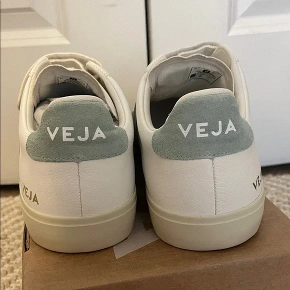 Veja Cream and Light Green Sneakers - Picture 3 of 4